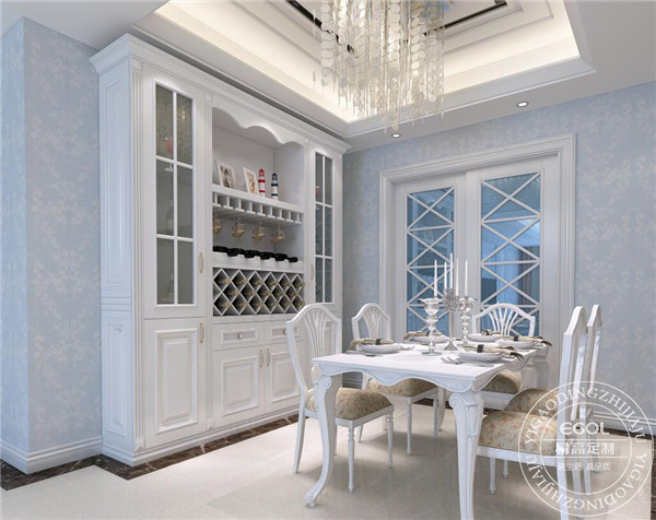 酒柜是定制的好還是買(mǎi)成品的好？