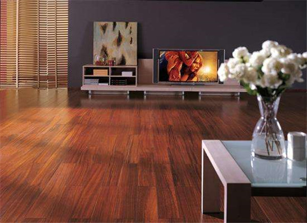 臥室實(shí)木地板怎么保養(yǎng)好？