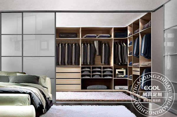 品牌定制衣柜有哪些優(yōu)勢(shì)？