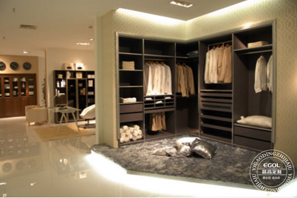 開定制衣柜專賣店能賺到錢嗎？