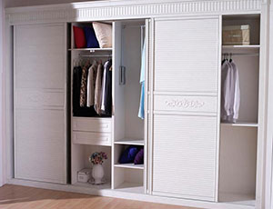 臥室衣柜是移門好還是平開門好？