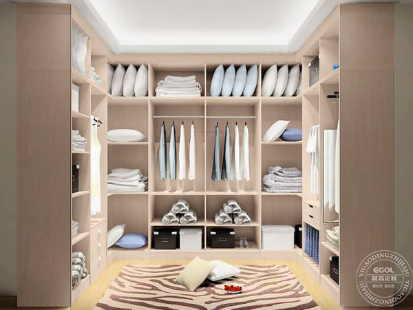  什么是步入式衣柜？家庭步入式衣柜應如何挑選？