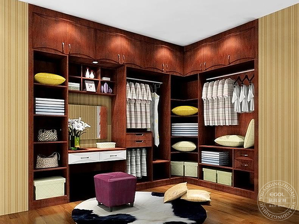  什么是步入式衣柜？家庭步入式衣柜應如何挑選？