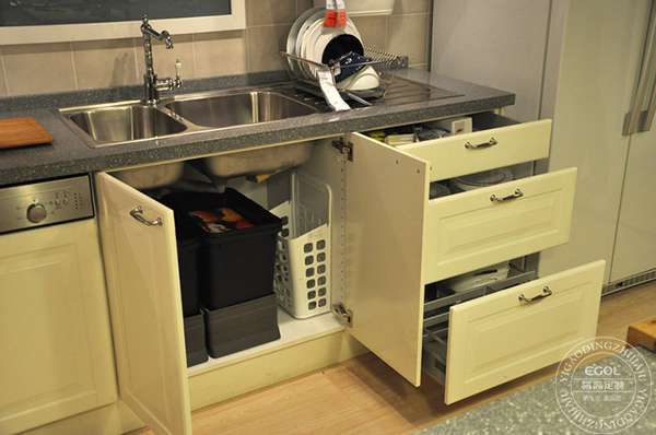  廚房小，定制櫥柜怎么設(shè)計才能省空間？