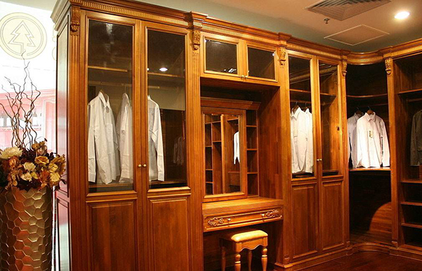 如何挑選一個真正的實木衣柜？