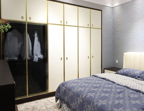  什么是轉(zhuǎn)角衣柜？轉(zhuǎn)角衣柜好不好？