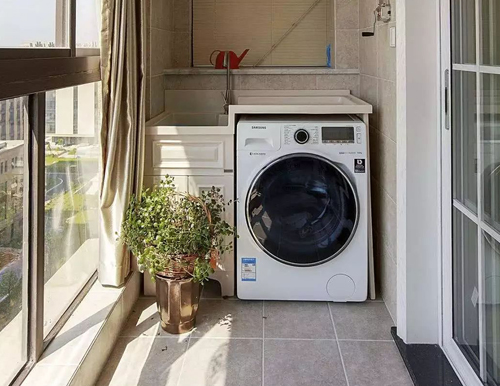  家居裝修，陽(yáng)臺(tái)地板怎么選？