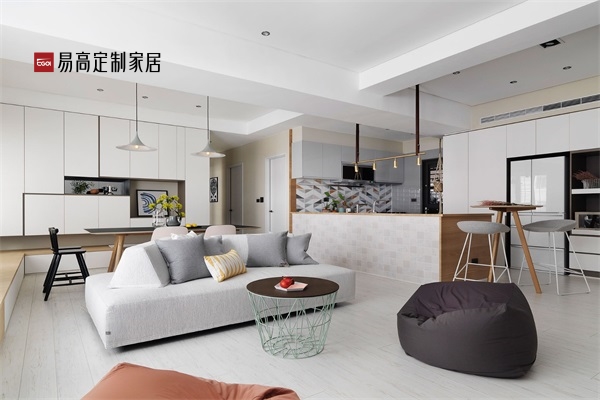 全屋定制和成品家具哪個好？