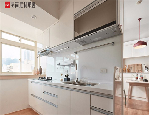 定制櫥柜和成品櫥柜哪個更受歡迎？